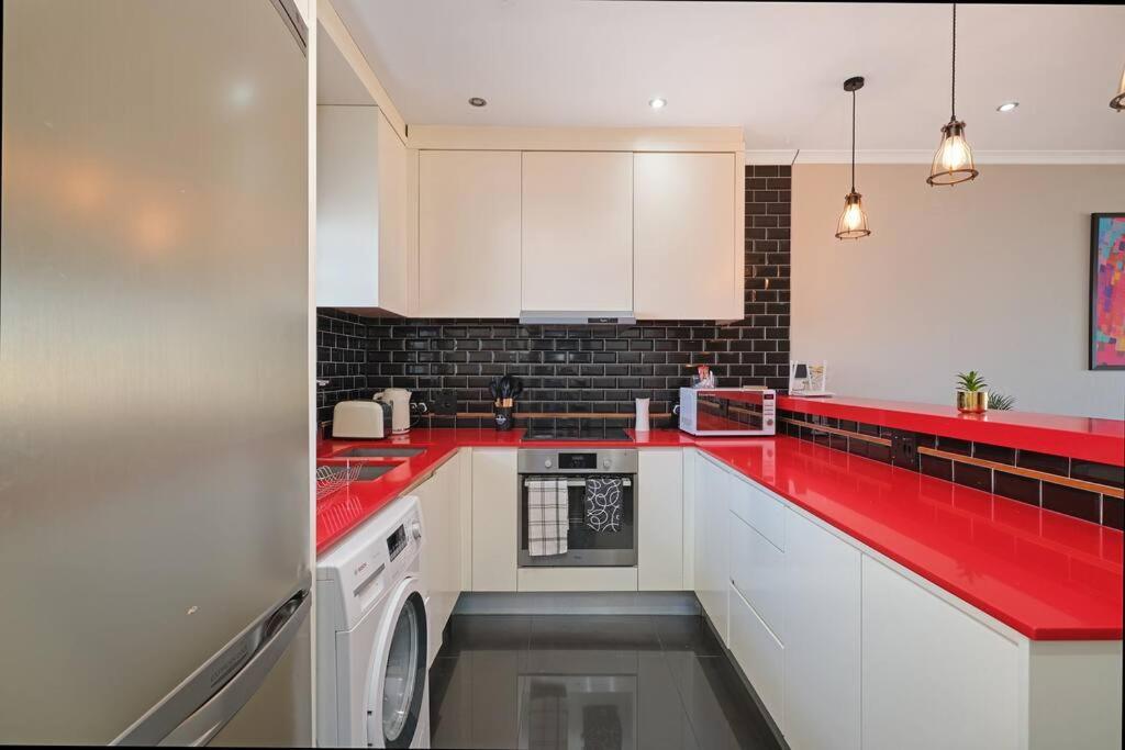 Modern Apartment *